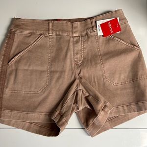 Spanx, Brand New with Tags, Stretch Twill Shorts, 4" 
Mauve, Medium 6/8